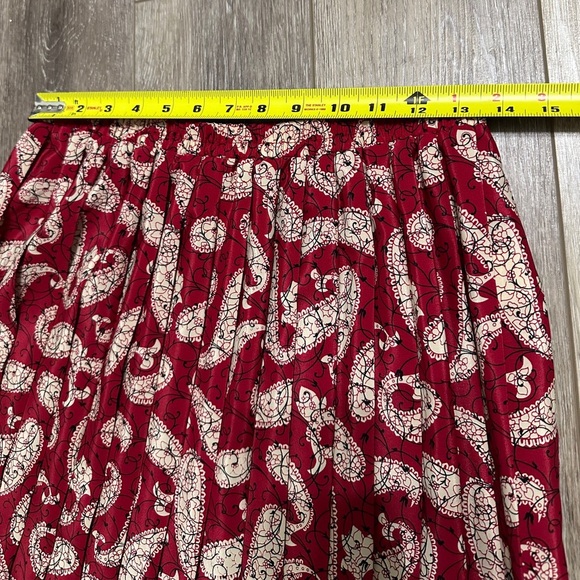 🛍️ Leslie  Red,white pleated Skirt Size 12 excellent condition - Picture 4 of 7